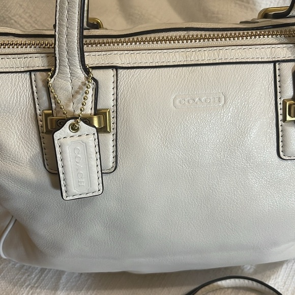 COACH- Taylor leather satchel in Ivory - F25296- GUC - Picture 5 of 17